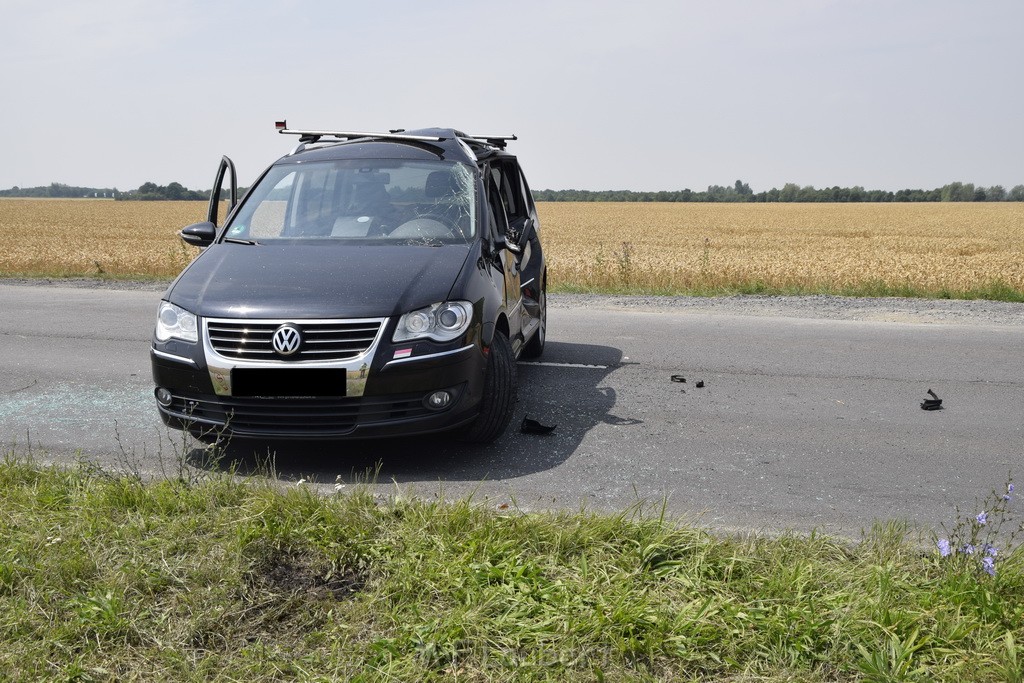 Schwerer Krad Pkw Unfall Koeln Porz Libur Liburer Landstr (Krad Fahrer nach Tagen verstorben) P055.JPG - Miklos Laubert